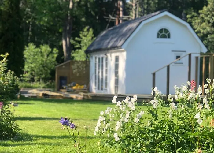 New Mini-Villa By The Creek Close To Stockholm